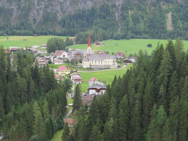 Blick hinunter nach Holzgau unser heutiges Tagesziel