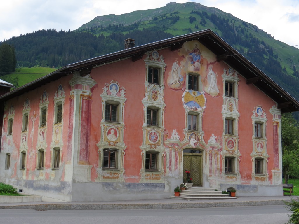 nach dem Duschen und umziehen, machen wir einen kleinen Rundgang durch Holzgau