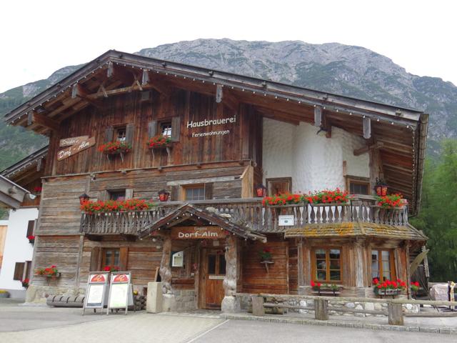 bei der Dorf Alm mit eigener Brauerei...