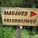 wir nehmen die Höhenweg Variante nach Madau unter die Füsse