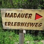 wir nehmen die Höhenweg Variante nach Madau unter die Füsse
