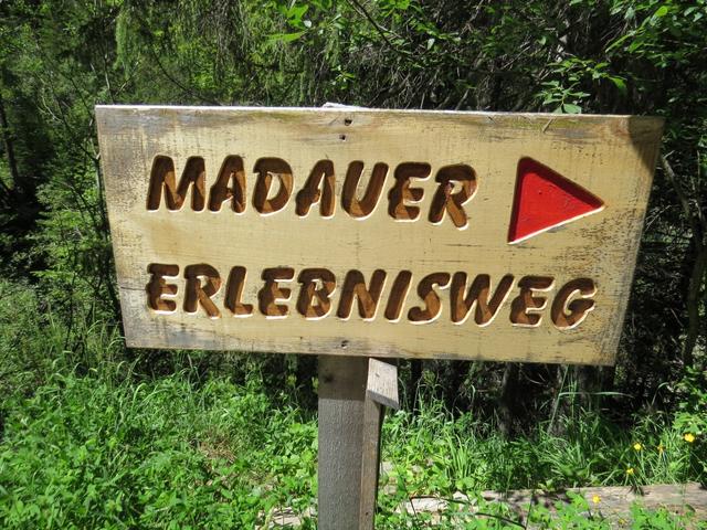 wir nehmen die Höhenweg Variante nach Madau unter die Füsse