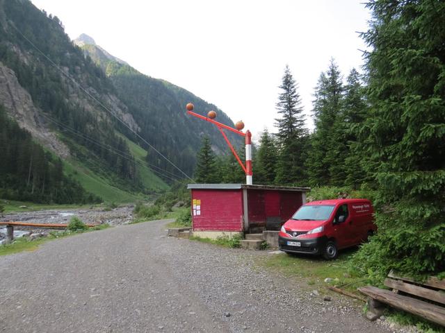 wir erreichen die Materialseilbahn der Memmingerhütte 1449 m.ü.M.