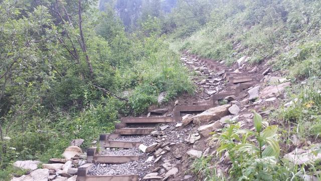 der Wanderweg ist gut ausgebaut und problemlos machbar