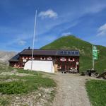 nachdem wir die Rucksäcke wieder zu uns genommen haben, verlassen wir die Memmingerhütte