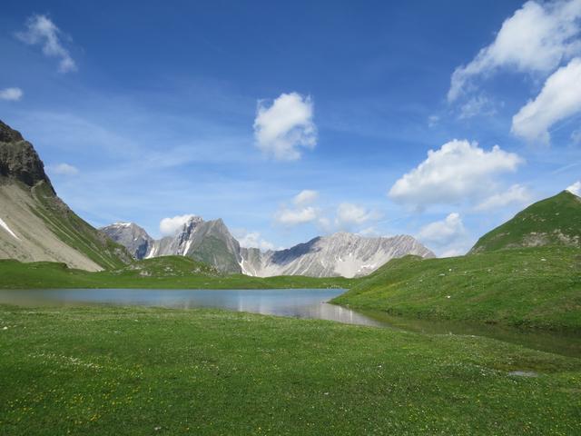 dieser See wurde von den hier noch vor 100 Jahren vorhandenen Gletscher gebildet