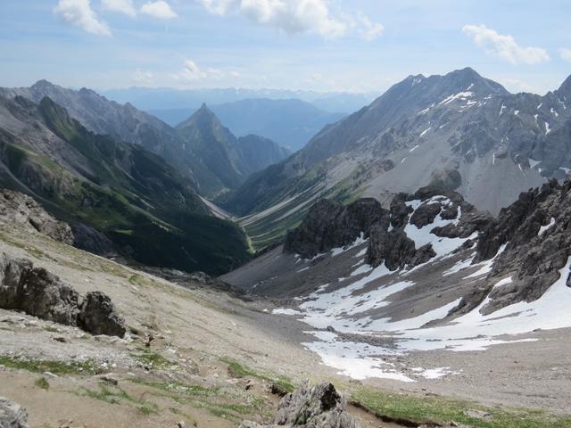 Blick auf der anderen Seite der Seescharte ins Lochbachtal und zur Silberspitze