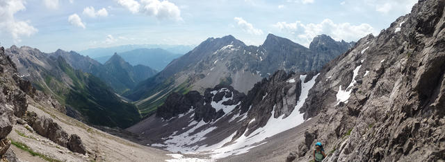 sehr schönes Breitbildfoto mit Blick ins Lochbachtal und zur Silberspitze