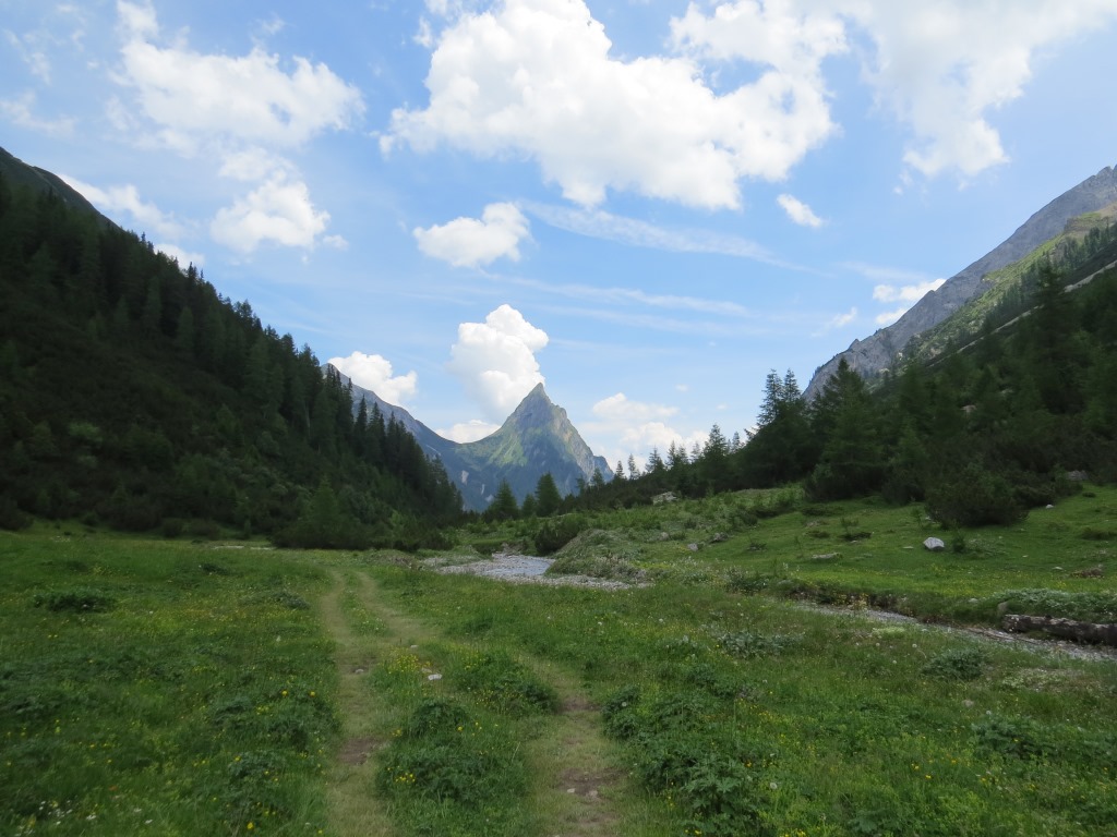 vor uns ragt die markante Silberspitze auf. Sie wird uns auf dieser Wanderung lange begleiten