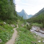 ... wandern wir durch das wunderschöne Tal dahin