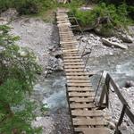 über die Brücke überqueren wir den Lochbach