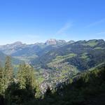 Blick ins Tal und in das französische Skigebiet von Le Châtel