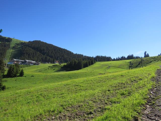 am kleinen See Lac de la Mouille vorbei, wandern wir weiter hinauf Richtung Super-Châtel