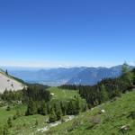 Blick hinunter zu der Hütte von Chalets de Dreveneuse und zum Genfersee