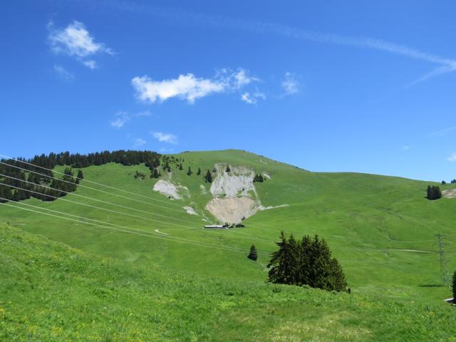 Blick hinauf zum Pointe de Bellevue. Auf dieser Seite ein harmloser Grashügel