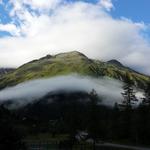 der Blick aus dem Hotelfenster lässt uns hoffen. Heute überwinden wir den höchsten Punkt des E5