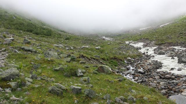 gleich hinter der Seilbahnstation schwenken wir in den Wasserfallweg ein