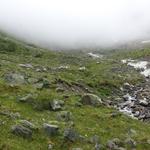 gleich hinter der Seilbahnstation schwenken wir in den Wasserfallweg ein