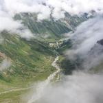 Tiefblick ins Pitztal und Mandarfen. Aufgenommen bei Punkt 2385 m.ü.M.