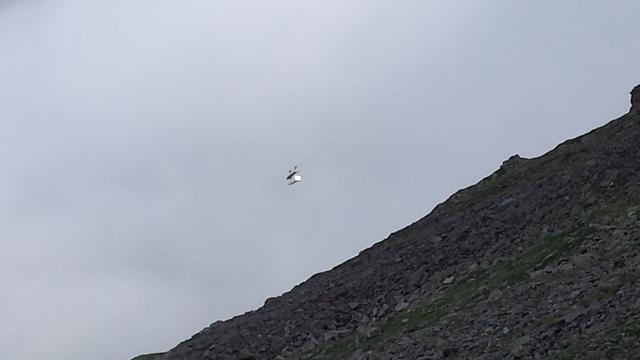 unsere Rucksäcke schweben hoch über uns, hinauf zur Braunschweigerhütte