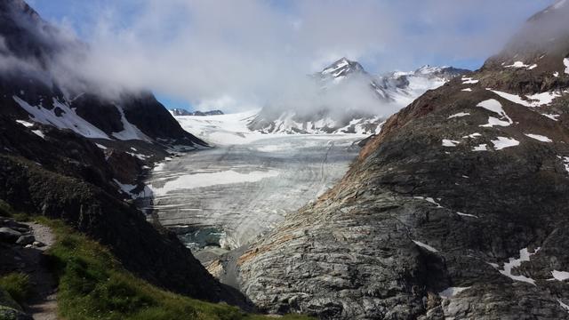 vor uns taucht der Mittelberggletscher auf. 1855 reichte der Gletscher noch bis ins Tal