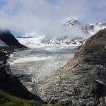vor uns taucht der Mittelberggletscher auf. 1855 reichte der Gletscher noch bis ins Tal