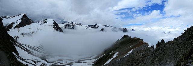 sehr schönes Breitbildfoto mit Blick Richtung Wildspitze und Braunschweigerhütte