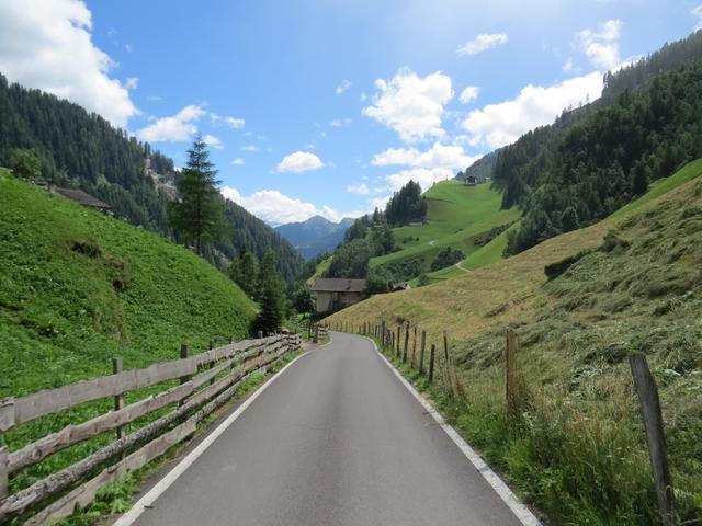 über eine Teerstrasse verlassen wir Rabenstein