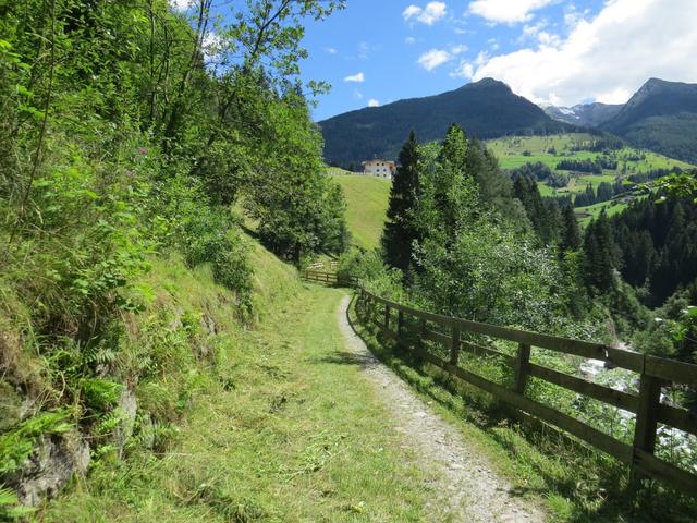 über einen schönen aber sich lange hinziehender Wanderweg...