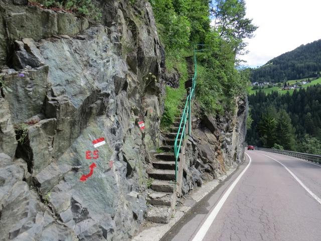 ... verlassen wir über eine steile Treppe die Timmelsjochstrasse