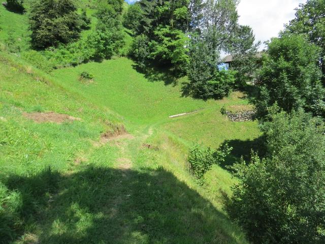 abwechslungsweise wandern wir nun hoch über der Timmelsjochstrasse...