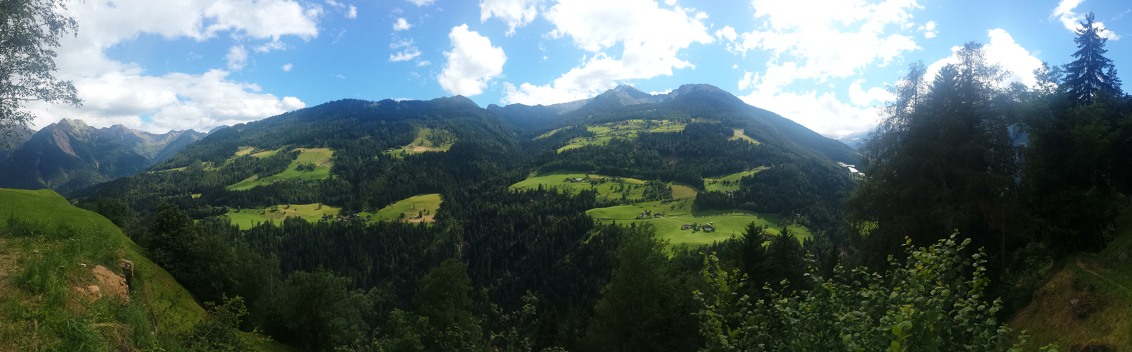 schönes Breitbildfoto vom Passeiertal