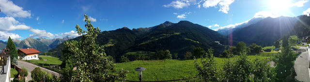 sehr schönes Breitbildfoto vom Hotel aufgenommen mit Blick ins Passeiertal