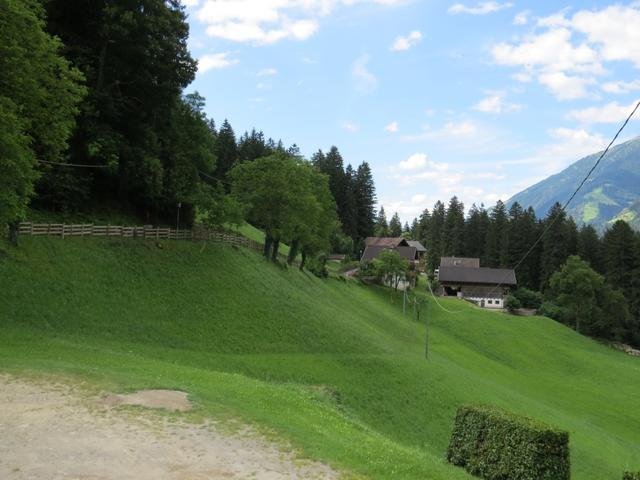 oberhalb der Kirche verlassen wir St.Leonhard im Passeiertal