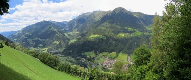 schönes Breitbildfoto mit Blick auf das Passeiertal