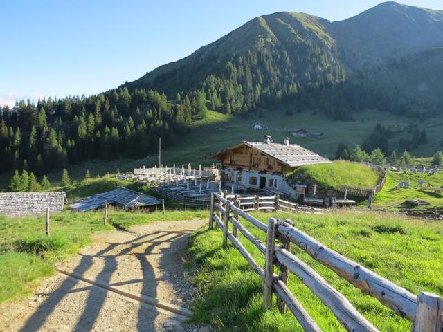 nach dem Frühstück verlassen wir die schön gelegene Hintereggalm 1974 m.ü.M.