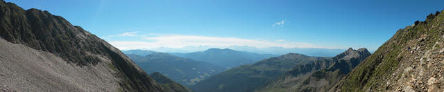 schönes Breitbildfoto mit Blick zu den Dolomiten