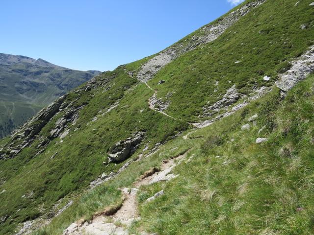 gut ersichtlich der Wanderweg