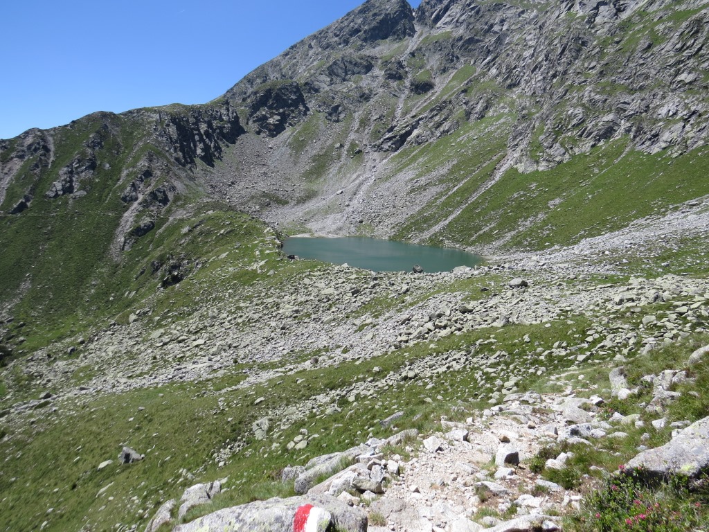 vor uns taucht der Kratzbergersee auf