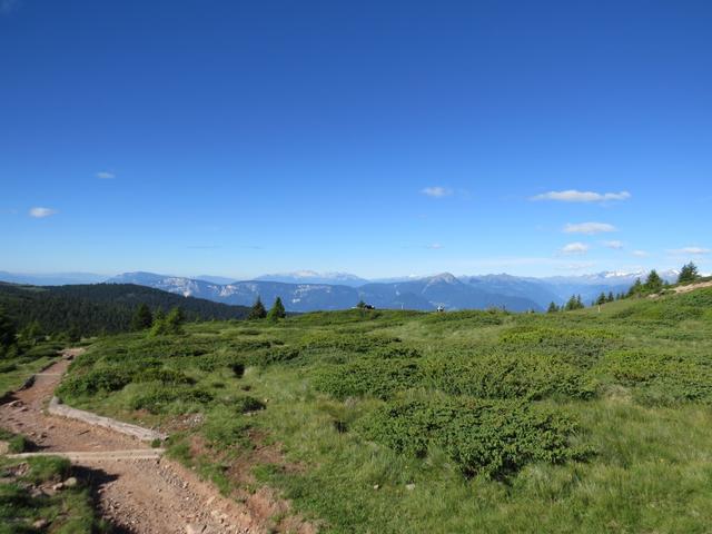 erreichen wir das Hochplateau. Was für eine schöne Aussicht