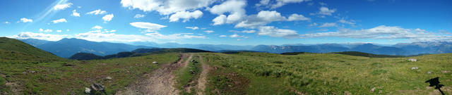 sehr schönes Breitbildfoto. So ein Panorama hatten wir ständig vor den Augen