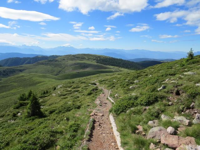 weiter geht es auf diesem breiten Grat des Kreuzjoch