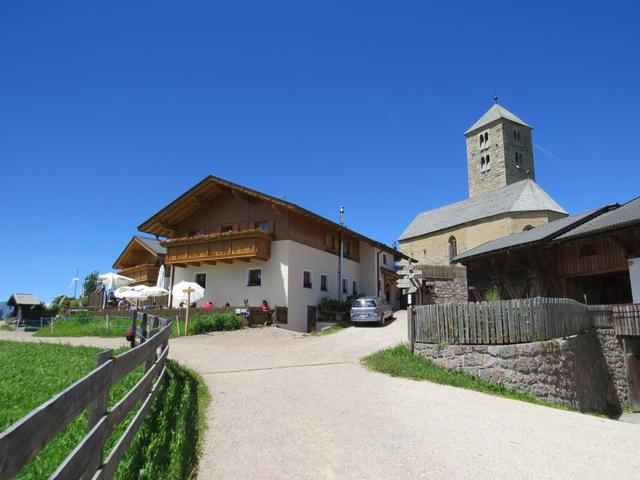 wir erreichen Langfenn 1527 m.ü.M. mit Gasthof und Kirche