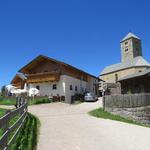 wir erreichen Langfenn 1527 m.ü.M. mit Gasthof und Kirche