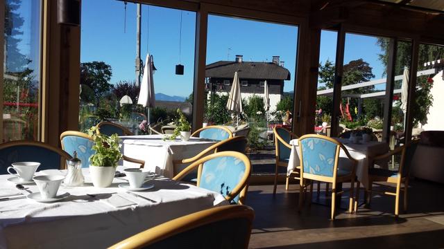 Frühstück im schönen Wintergarten vom Hotel Tschögglbergerhof