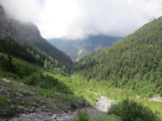 beim schönen Rastplatz  Punkt 1569 m.ü.M mit Blick auf das Liène-Tal...