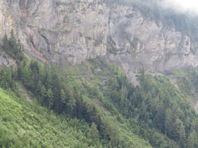 Blick hinüber auf die andere Talseite des Liène-Tal und zur Bisse du Ro