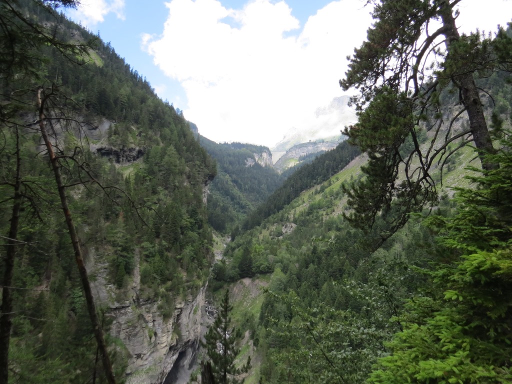 Blick in die tief eingeschnittene Liène-Schlucht