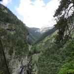 Blick in die tief eingeschnittene Liène-Schlucht