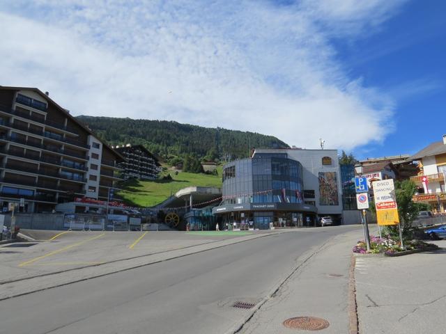 bei Punkt 1365 m.ü.M. kurz vor der Talstation der Tracouet-Seilbahn, biegen wir von der Hauptstrasse links ab...